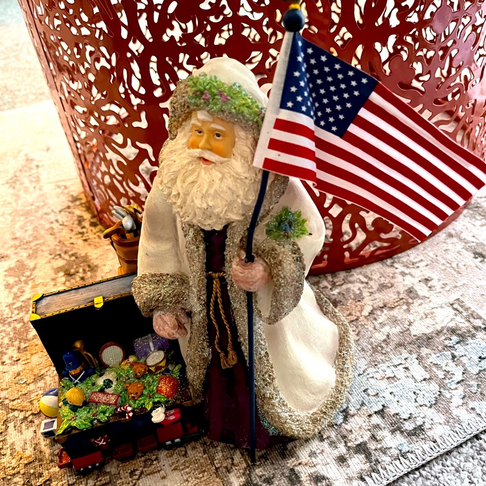 San Francisco Music box co. Santa “Celebrating the Memories”